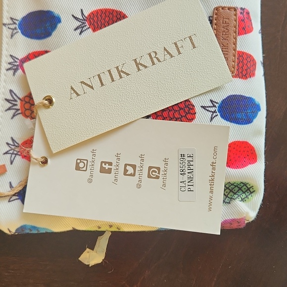NWT ❗️ Antik Kraft pineapple travel cosmetic bag,  wallet, makeup bag - Picture 6 of 13